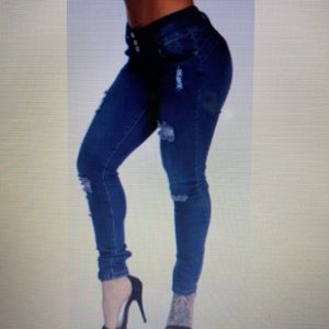Butt lifting skinny jeans